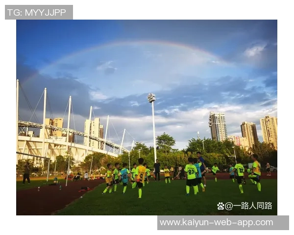 从路人眼中的足球巨星到球场传奇背后的真实故事 从路人眼中的足球巨星到球场传奇背后的真实故事