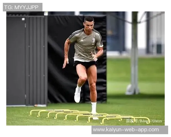 揭秘足球巨星骨架结构：揭示运动员身体奥秘与力量来源